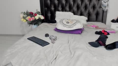 Snapshot of marciacolins chatting on 02.19.25 Marcia online show from 02.19.25