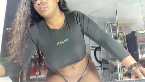 Snapshot of mareiaa chatting on 01.06.25 Mareia online show from 01.06.25