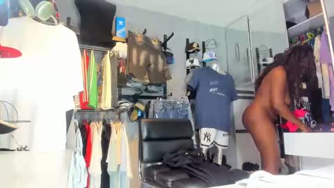 Snapshot of mareiaa chatting on 10.17.25 Mareia online show from 10.17.25