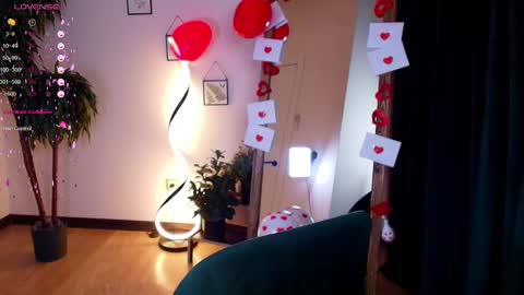 Snapshot of margeritirell chatting on 02.13.25 Margo online show from 02.13.25