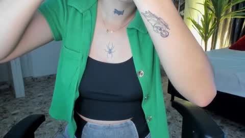 Snapshot of mari_salgado chatting on 09.30.25 mari_salgado online show from 09.30.25