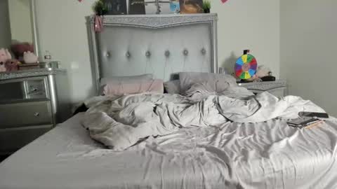 Pinkkitty online show from 02.12.25