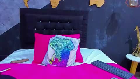 Snapshot of mariam__rossi chatting on 10.23.25 MARIAM online show from 10.23.25