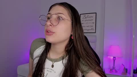 Snapshot of mariam_scott18 chatting on 12.21.24 Mariam online show from 12.21.24