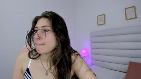 Snapshot of mariam_scott18 chatting on 12.22.24 Mariam online show from 12.22.24
