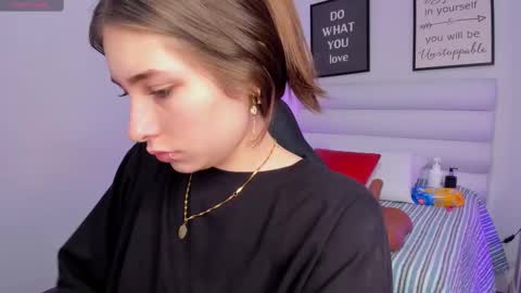 Snapshot of mariam_scott18 chatting on 02.26.25 Mariam online show from 02.26.25