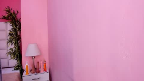 Snapshot of mariam_scott18 chatting on 10.22.25 Mariam online show from 10.22.25