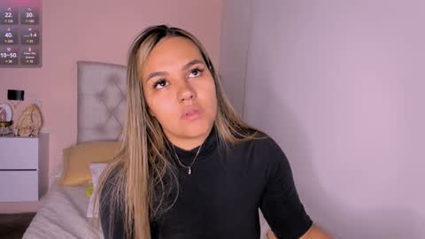 Snapshot of mariana__roe chatting on 12.06.24 Mariana Roe online show from 12.06.24