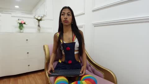 Snapshot of marianagarcia_1 chatting on 10.13.25 Mariana Garcia online show from 10.13.25