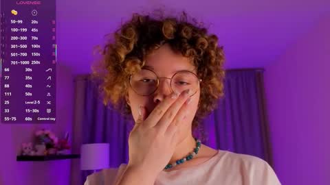 Snapshot of marianasica chatting on 11.30.25 Mariana online show from 11.30.25