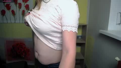 Snapshot of mariatess_ chatting on 12.14.24 Mariia online show from 12.14.24