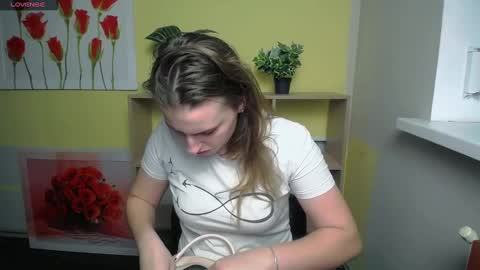 Snapshot of mariatess_ chatting on 12.19.24 Mariia online show from 12.19.24