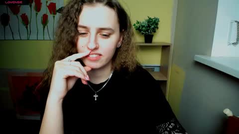 Snapshot of mariatess_ chatting on 02.12.25 Mariia online show from 02.12.25