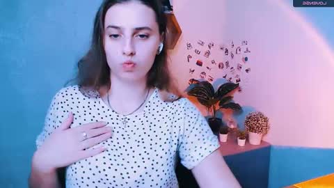 Snapshot of mariatess_ chatting on 10.05.25 Mariia online show from 10.05.25