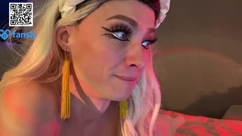 Snapshot of maridekoks chatting on 12.26.24 Mari online show from 12.26.24