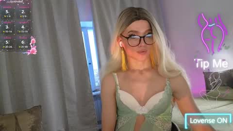 Snapshot of maridekoks chatting on 01.22.25 Mari online show from 01.22.25