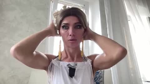 Snapshot of maridekoks chatting on 10.15.25 Mari online show from 10.15.25