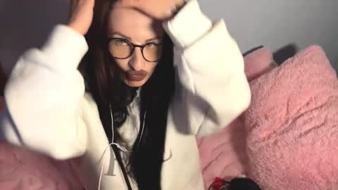 Snapshot of marielrushanan chatting on 11.02.25 Hanna online show from 11.02.25