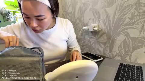 Snapshot of marilynnwendelboe chatting on 11.28.25 Kira online show from 11.28.25