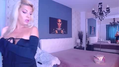 Mary Mais online show from 09.17.25