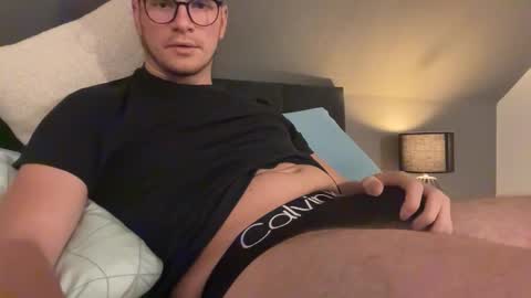Snapshot of marius106999 chatting on 10.27.25 marius106999 online show from 10.27.25