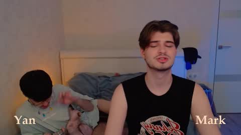 Snapshot of mark_sun chatting on 09.11.25 Mark online show from 09.11.25