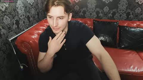 Snapshot of mark_yeti chatting on 11.12.25 Mark online show from 11.12.25