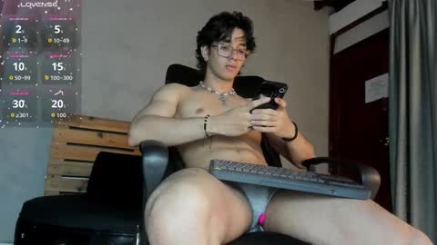 Snapshot of markuss___ chatting on 10.17.25 markuss___ online show from 10.17.25