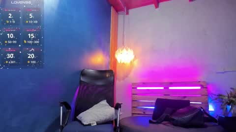 Snapshot of markuss___ chatting on 11.26.25 markuss___ online show from 11.26.25