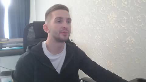 Snapshot of marselle_looker chatting on 02.15.25 Marselle online show from 02.15.25