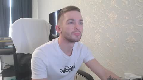 Snapshot of marselle_looker chatting on 02.16.25 Marselle online show from 02.16.25