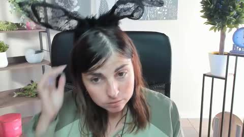 Snapshot of martaedams chatting on 09.25.25 martaedams online show from 09.25.25