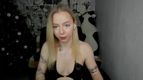 Snapshot of martha_cameron chatting on 12.23.24 Martha Cameron online show from 12.23.24