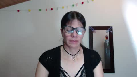 Snapshot of martina_27_ chatting on 10.20.25 Martina online show from 10.20.25