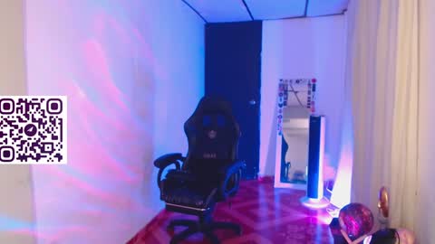 Snapshot of martina_adams chatting on 02.06.25 mari online show from 02.06.25