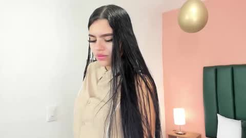 Martina Divine online show from 11.26.25