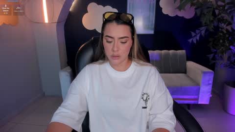 Martinna Bonnet online show from 02.07.25