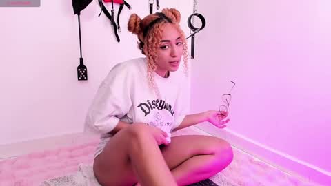 Snapshot of mary_jane_lovers chatting on 02.03.25 Mary Jane online show from 02.03.25