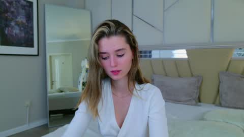 Snapshot of marybeth_snow chatting on 12.29.24 Marybeth online show from 12.29.24