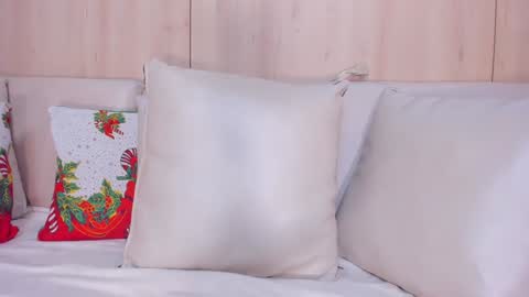 Snapshot of maryevans_ chatting on 12.21.24 online show from 12.21.24