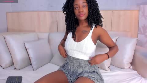 Snapshot of maryevans_ chatting on 02.05.25 online show from 02.05.25