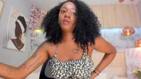 Snapshot of maryevans_ chatting on 09.15.25 online show from 09.15.25