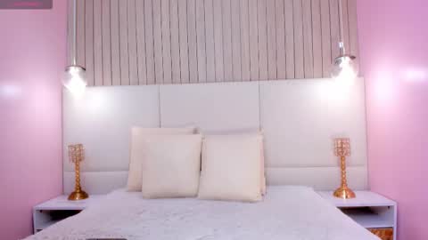 Snapshot of maryevans_ chatting on 10.09.25 online show from 10.09.25