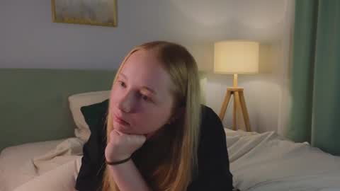 Snapshot of marylouiselidbom chatting on 12.05.25 Laura online show from 12.05.25