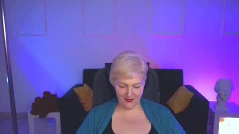 Snapshot of marymogan chatting on 09.12.25 marymogan online show from 09.12.25