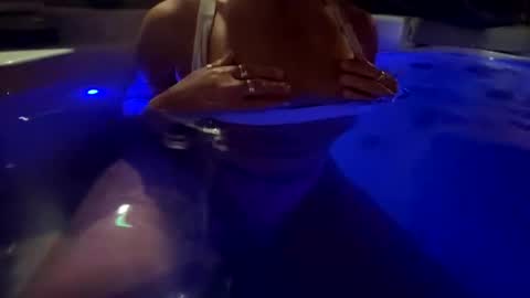Snapshot of maskedhousewife chatting on 10.26.25 maskedhousewife online show from 10.26.25