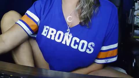 Snapshot of masksntitsntoes chatting on 11.02.25 TitsnToes online show from 11.02.25