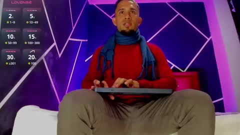 Snapshot of massimo_cruz chatting on 11.25.25 massimo_cruz online show from 11.25.25