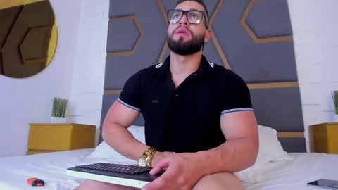 Snapshot of massimofiore_ chatting on 09.30.25 Massimo online show from 09.30.25