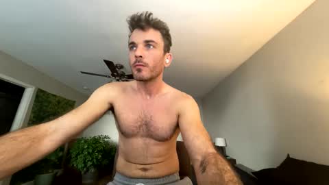 Snapshot of master_louie chatting on 12.10.24 muskyjockdick online show from 12.10.24